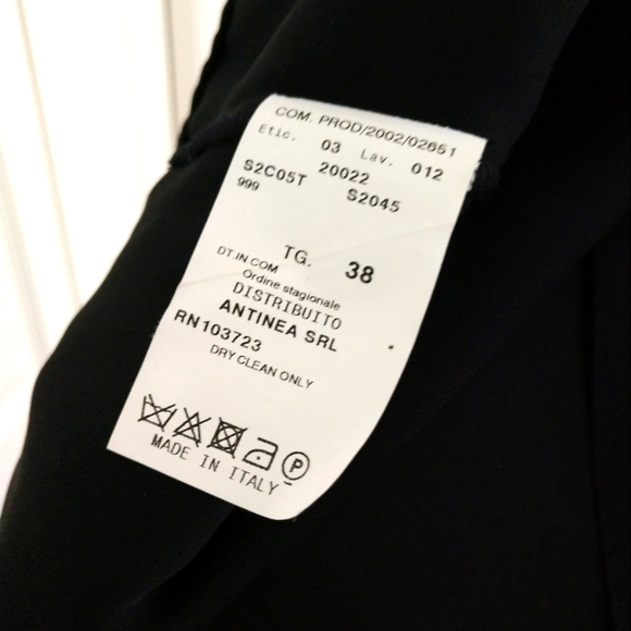 Emporio Armani Made in Italy "Attractive" Black Front Double Layer Top. Size 4 - Picture 7 of 8